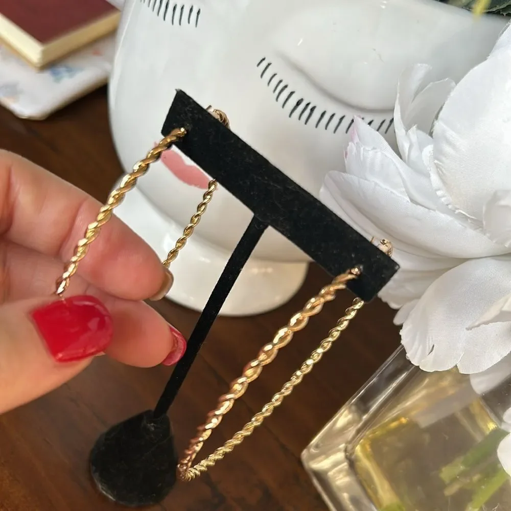 Gold color large hoops super light weighted